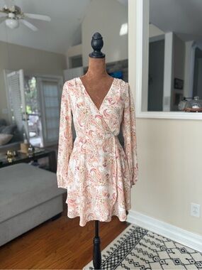 Forever 21 Paisley Wrap-Style Mini Dress in Blush and Cream
